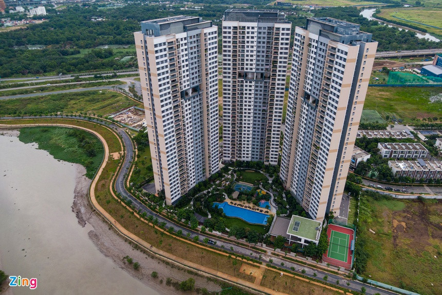 Đây là khu đô thị phức hợp cung cấp hơn 5.000 căn hộ, bao gồm nhà ở thấp tầng, nhà phố thương mại, căn hộ cao tầng, trung tâm thương mại. 