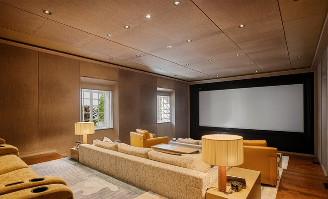 Phòng chiếu phim hiện đại là một trong những tiện ích giải trí nổi bật nhất của căn biệt thự.