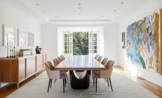 Phòng ăn được bài trí tinh tế, gọn gàng.