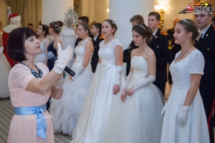 Dàn đồng ca hợp xướng. Nguồn ảnh: Sina.