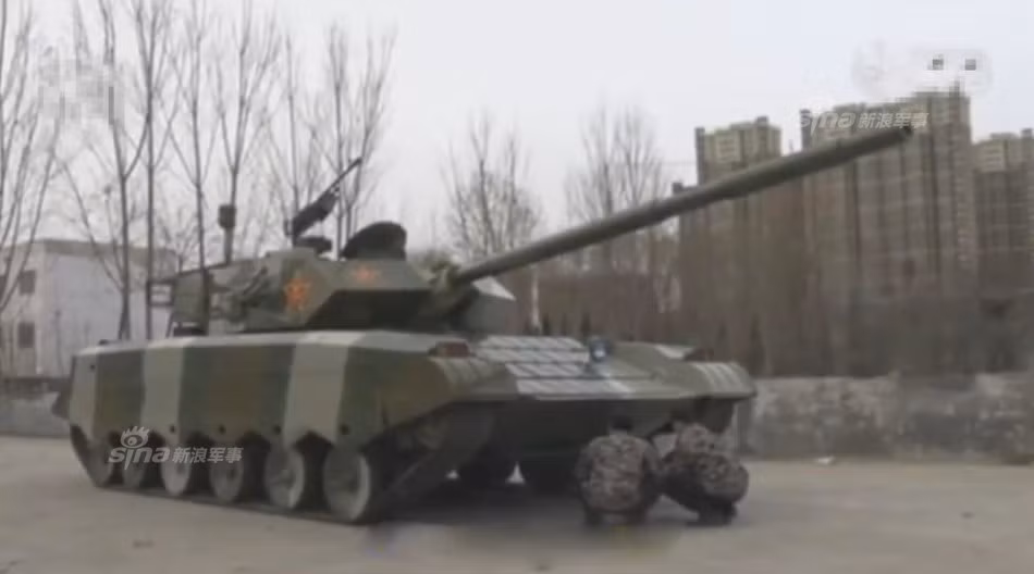 Điểm đặc biệt là anh chàng Sơn Đông này chế tạo lại chiếc Type 99 chỉ để cho vui và dù nhận được nhiều người ra giá nhưng anh ta nhất định không bán đi chiếc xe tăng "nhái" của mình. Nguồn ảnh: Sina.