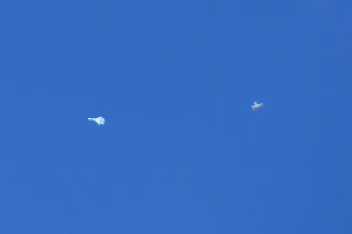 Sau pha đối đầu hai chiếc lại rẽ theo hai hướng khác nhau để tìm cách khóa đuôi nhau một lần nữa. Bản thân các phi công lái máy bay chiến đấu hiện đại cũng phải thừa nhận do họ quá ỷ lại vào việc sử dụng hệ thống tên lửa hiện đại trên chiếc phi cơ của mình mà dần dần quên đi kỹ năng chiến đấu hỗn chiến trên không. Nguồn Ảnh: Theaviationist.