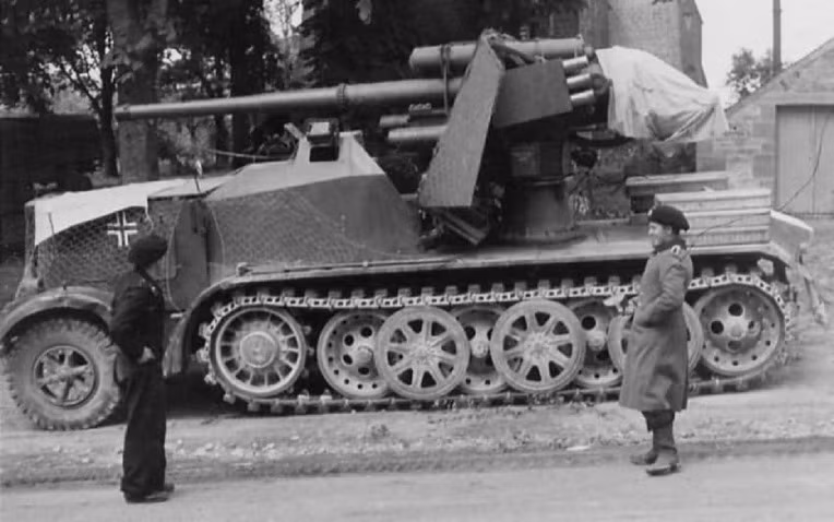 Với tốc độ bắn từ 15 - 20 viên mỗi phút, khẩu Flak 88 hoàn toàn "ăn đứt" các cỗ pháo khác của Đồng Minh về tốc độ bắn, tuy nhiên nếu xét về mặt kỹ thuật thì khẩu pháo 88 này sử dụng các công nghệ cũ, dẫn đến việc độ chính xác không cao. Nguồn ảnh: Chosun.