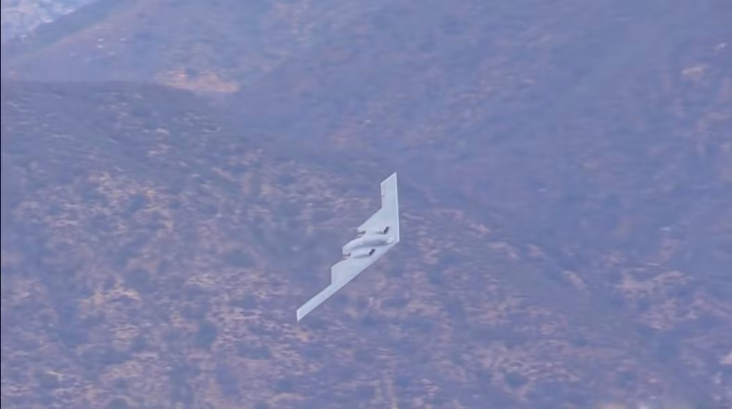 Để có được màn trình diễn đẹp mắt nhất, chiếc máy bay này đã lượn ở độ cao rất thấp, cách mặt đất chỉ khoảng 600 mét. Nguồn ảnh: Theaviationise.