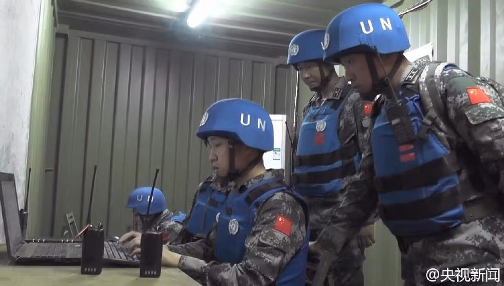 Quân đội Trung Quốc trong lực lượng Gìn giữ Hòa bình tham gia tất cả các hoạt động của lực lượng này từ điều phối thông tin liên lạc, hậu cần, trinh sát, y tế cho tới cả việc trực tiếp tham gia chiến đấu. Nguồn ảnh: QQ.