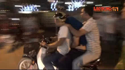 Me nu sinh bi sat hai tung dang tin tim con len mang