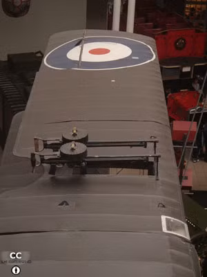 Khẩu súng này tốt đến nỗi rất nhiều phi công lái máy bay chiến đấu trong thời gian này đã thay thế những khẩu súng máy chậm, cỡ nòng to, ít đạn bằng khẩu Lewis để tha hồ "vãi đạn" trên không mà chứ không còn phải bắn "rụt rè" vừa chiến đấu vừa lo hết đạn giữa chừng như trước. Nguồn ảnh: Chosul.