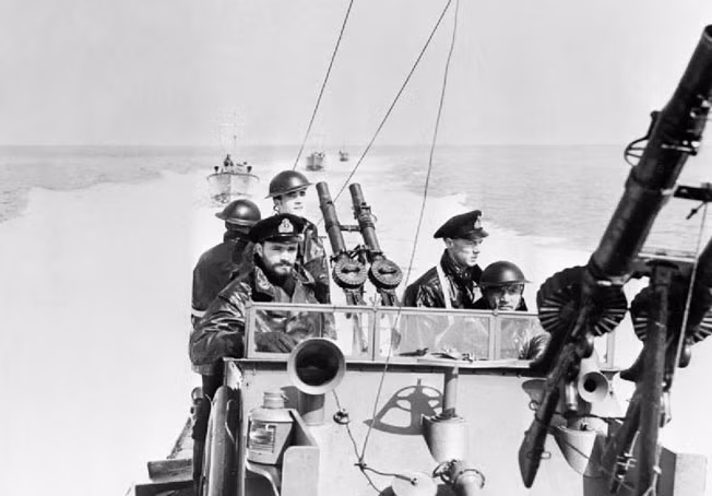 Trên các xuồng cao tốc, ca-nô cũng được trang bị hệ thống súng máy Lewis nòng kép để binh lính thoải mái sử dụng khi đối đầu với đối phương với hỏa lực áp đảo hoàn toàn. Nguồn ảnh: Chosul.