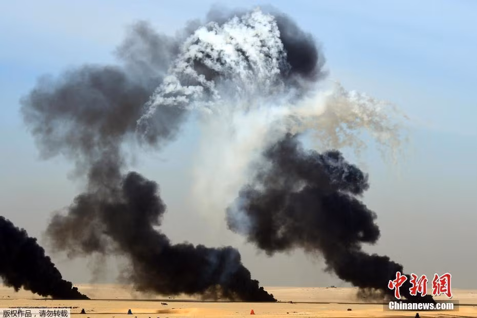 Là quốc gia nằm trong khu vực nóng nhất Trung Đông, có đường biên giới tiếp giáp với Ả-rập Saudi, Iraq và vịnh Ba Tư nên việc quân đội nước này thường xuyên có những cuộc tập trận bắn đạn thật để phô diễn sức mạnh quân sự cũng như giúp binh lính có môi trường sát thực tế nhất để cọ sát cũng là điều dễ hiểu. Nguồn ảnh: Chinanews.