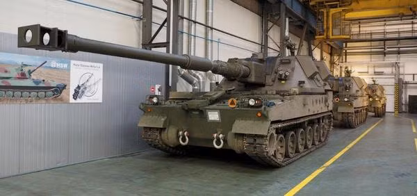 Một số hình ảnh của pháo tự hành Krab 155mm trong quá trình lắp ráp và thử nghiệm tại Ba Lan. Nguồn ảnh: Korearms.