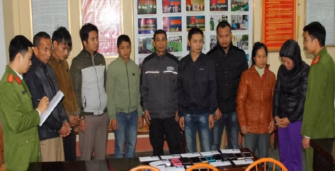 Ha Nam: Bat 9 doi tuong danh bac, thu giu gan 40 trieu