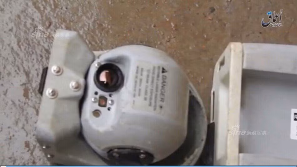 Cận cảnh hệ thống máy quay thu thập hình ảnh trên các máy bay không người lái UAV do quân đội Iraq thu giữ được từ phiến quân IS. Nguồn ảnh: Sina.