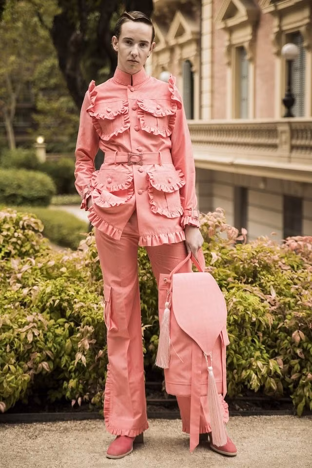 Bộ sưu tập thời trang dành cho nam giới mang tên Orlando, được lấy cảm hứng từ cuốn tiểu thuyết về chủ đề LGBT của nhà văn Virginia Woolf. Nguồn ảnh: Zingnews.