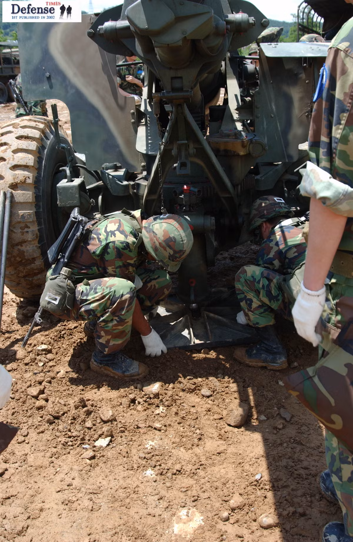 Tổng cộng có ít nhất 10.300 khẩu pháo lựu M114 đã được ra đời và khẩu pháo này không có một phiên bản nào, chỉ có duy nhất bản gốc vẫn còn được sử dụng đến ngày nay tuy nhiên hệ thống ngắm đã được máy tính hóa giúp xạ thủ tính toán đường đạn chuẩn và nhanh hơn. Nguồn ảnh: Chosul.