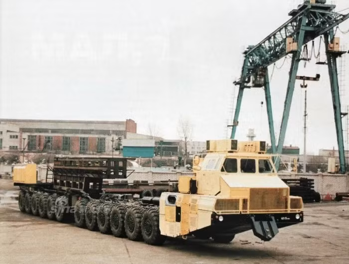 Chính thức từ năm 1983, siêu xe tải MAZ-7907 đã đảm nhận trọng trách chuyên chở các đầu đạn hạt nhân RT-25 thay cho việc sử dụng các toa tàu hỏa như trước đây. Nguồn ảnh: Sina.