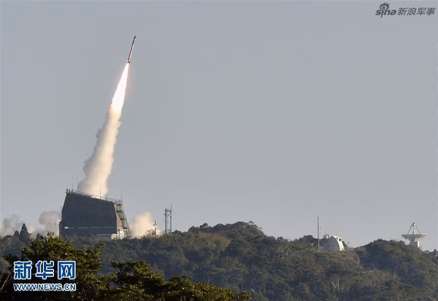 Ảnh tên lửa Nhật Bản đưa vệ tinh xuống...đại dương Anh ten lua Nhat Ban dua ve tinh xuong...dai duong