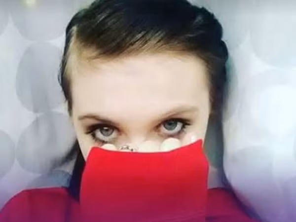 Be gai 12 tuoi phat truc tiep canh tu sat gay soc