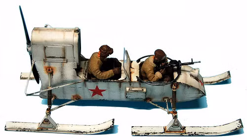 Mẫu xe này đã được đưa vào sản xuất và trang bị cho các đơn vị ở vùng viễn đông Liên Xô, nơi vốn có nhiệt độ cực thấp và tuyết phủ quanh năm. Nguồn ảnh: Righton.