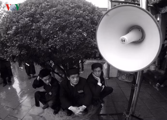 Tuy nhiên, cũng theo ý kiến của Chủ tịch UBND thành phố Hà Nội Nguyễn Đức Chung, không phải dẹp hẳn “loa phường”, vẫn có những địa bàn cần giữ lại như vùng ngoại thành, nơi thông tin tới người dân vẫn còn hạn chế.