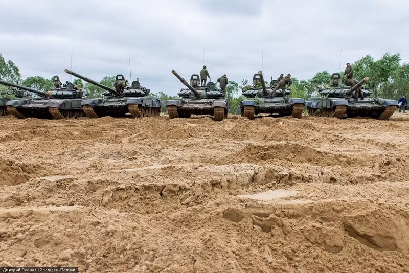 Lực lượng thiết giáp sang sông an toàn, buổi huấn luyện của lực lượng công binh với bài tập bắc cầu phao đã kết thúc tốt đẹp. Nguồn ảnh: Englishrussia.