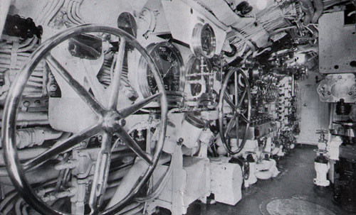 Hệ thống "vô-lăng" của những tàu ngầm kiểu cũ. Nguồn ảnh: Gjenvick.