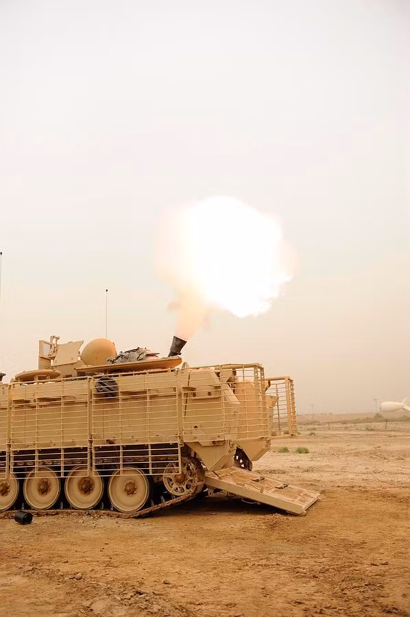 Các khẩu đội cối luôn là cái gai trong mắt đối phương vì đây là một loại vũ khí có sát thương lớn, góc bắn vượt vật cản và thậm chí có thể hạ gục được cả xe thiết giáp. Vậy nên trong mọi cuộc xung đột dù súng cối luôn được đặt ở tuyến sau nhưng các đơn vị cối vẫn luôn bị đối phương săn lùng và tiêu diệt đầu tiên. Nguồn ảnh: Chosun.