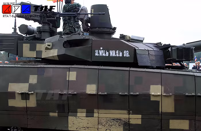 Để thay thế lô xe tăng bị hủy bỏ, Bangkok đã ký hợp đồng với Bắc Kinh về việc mua 28 chiếc xe tăng VT-4 do Tập đoàn công nghiệp Hoa Bắc (NORINCO) phát triển và có thể mua thêm trong tương lai. Ngoài ra, Thái Lan và Trung Quốc còn đang xem xét một dự án sản xuất vũ khí, trang thiết bị quân sự ở nước này. Nguồn ảnh: Thaiarmedforce