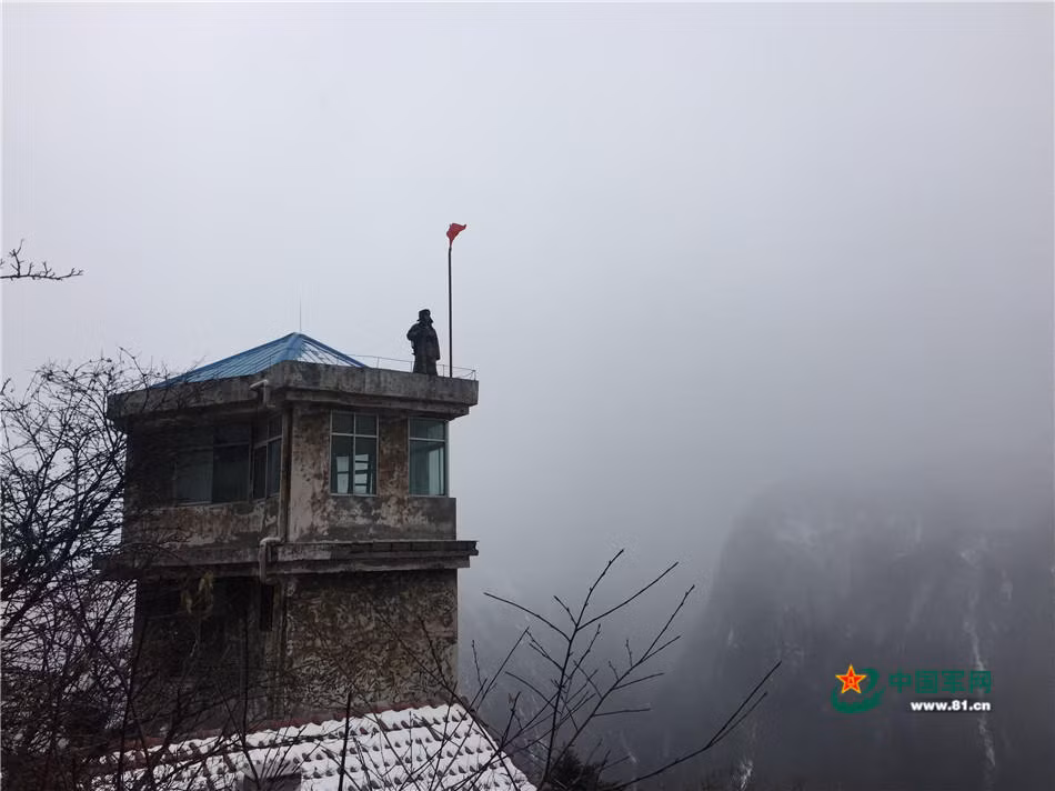 Đóng quân ở nơi đây cũng không khác gì đóng quân ngoài hải đảo vì nếu muốn đi bộ đến ngôi làng gần nhất cũng mất tới vài ngày, đơn vị sơn cước này lại thường không có phương tiện vận tải bởi đơn giản đường đi bộ cũng đã rất khó khăn. Nguồn ảnh: 81cn.