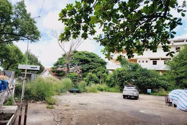 Tác nghiệp tại công trình bỏ hoang, PV Báo CAND tố bị hành hung - Hình 2 Tac nghiep tai cong trinh bo hoang, PV Bao CAND to bi hanh hung-Hinh-2