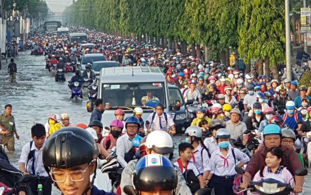 Triều cường lớn nhất lịch sử ở Cần Thơ: Bơi ghe giữa đường - Hình 3 Trieu cuong lon nhat lich su o Can Tho: Boi ghe giua duong-Hinh-3