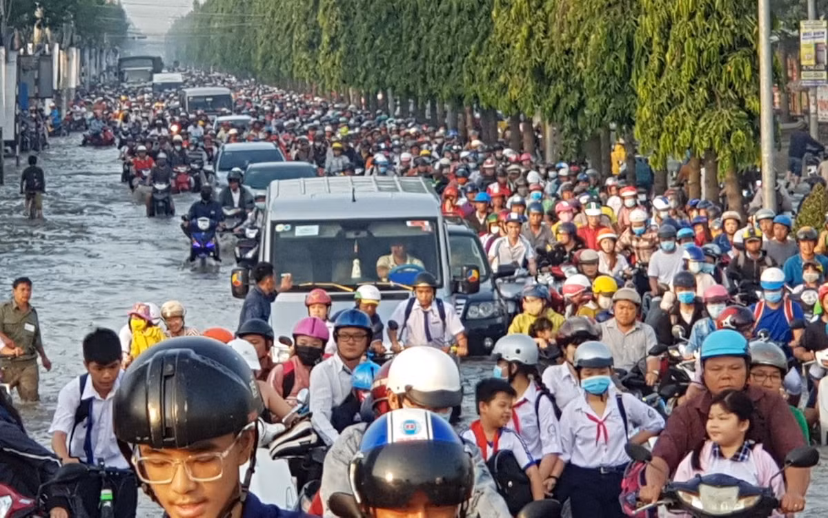 Triều cường lớn nhất lịch sử ở Cần Thơ: Bơi ghe giữa đường - Hình 3 Trieu cuong lon nhat lich su o Can Tho: Boi ghe giua duong-Hinh-3