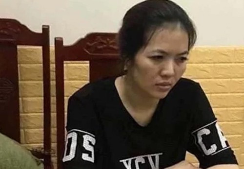 Tại cơ quan Công an, Hà khai nhận, Hà cùng anh V. đi ô tô do anh V. điều khiển đến khu vực đường Lê Vãn, TP Thanh Hoá. Lúc này, anh V. đề nghị chấm dứt mối quan hệ nên giữa hai người xảy ra mâu thuẫn, cự cãi. Trong lúc cự cãi, Hà đã dùng dao nhọn (loại dao gọt hoa quả) đâm hai nhát vào người khi anh V. đang lái xe khiến nạn nhân tử vong.