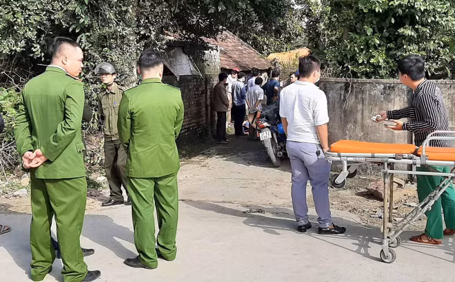 Me chet trong tu the treo co, con 8 tuoi tu vong ngoai san