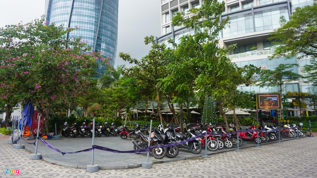 Với danh nghĩa Chủ tịch HĐQT Công ty CP Xây dựng 79, Vũ đã mua được nhà đất tại số 36, 38 Bạch Đằng và 38 Bạch Đằng mở rộng để xây khách sạn. Sau đó, Vũ đã chuyển nhượng tài sản này cho doanh nghiệp khác để hưởng tiền chênh lệnh. Cơ quan chức năng cáo buộcVũ hưởng lợi hàng trăm tỷ và gây thiệt hại cho ngân sách 983,7 tỷ trong thương vụ này.