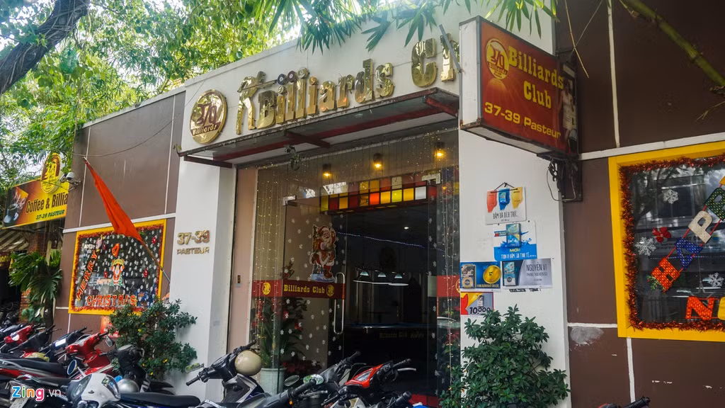 Năm 2011, UBND TP Đà Nẵng quyết định cho phép bán nhà và chuyển quyền sử dụng đất số 39 Pasteur (diện tích 659,6 m2) cho Công ty CP đầu tư Nhất Gia Phúc do Phan Thị Anh Đài – chị gái Vũ làm giám đốc (Vũ góp 60% cổ phần) với giá 15,1 tỷ đồng.