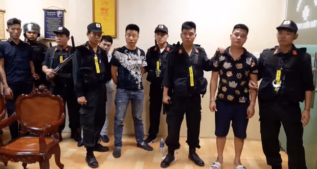 Loat dan em Toan “den” bi khoi to: Dung vi tri nao trong bang nhom?