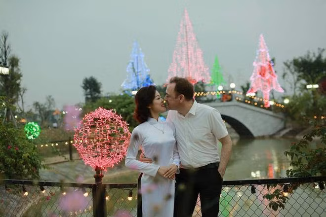 'Hoa khoi mot chan' va cuoc hon nhan nhu mo cach nua vong trai dat-Hinh-6