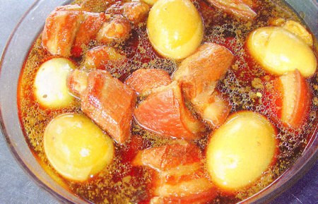 Ăn nhiều thịt, mỡ, đạm, ít chất xơ dễ dẫn đến béo phì và có nguy cơ cao gây ung thư đại tràng - trực tràng. Các chất xơ, có nguồn gốc từ rau tươi và các loại trái cây giúp làm giảm nguy cơ này. Thức ăn chứa nhiều chất xơ sẽ gia tăng tiêu thụ a-xít folic, làm gia tăng kết hợp chất xơ với các yếu tố sinh ung dẫn đến việc loại khỏi lòng ruột sớm vì giảm thời gian ứ đọng phân.