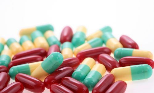 Barbiturates ('Downers'). Vốn là một loại thuốc dùng để điều trị rối loạn giấc ngủ. Barbiturates gây ảnh hưởng đến tín hiệu hóa học trong não, dẫn đến việc một số vùng trong não sẽ rơi vào trạng thái tạm dừng hoạt động. Ở liều thấp, Barbiturates sẽ gây ra cảm giác lâng lâng cho người dùng, nhưng ở liều cao hơn chúng sẽ ảnh hưởng đến tính mạng vì nó khiến người sử dụng không thể thở được.