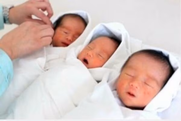 Tình huống éo le song sinh cùng mẹ khác cha giống như anh Mạnh không phải là quá hiếm. Thế giới đã ghi nhận vài ca song sinh khác cha tương tự. Năm ngoái, trường hợp tương tự cũng được phát hiện ở Trung Quốc. Zhou Gang, một người đàn ông sống ở thị trấn Nghĩa Ô, tỉnh Chiết Giang, Trung Quốc, lừa dối vợ, sinh con với người tình. Ảnh minh họa.