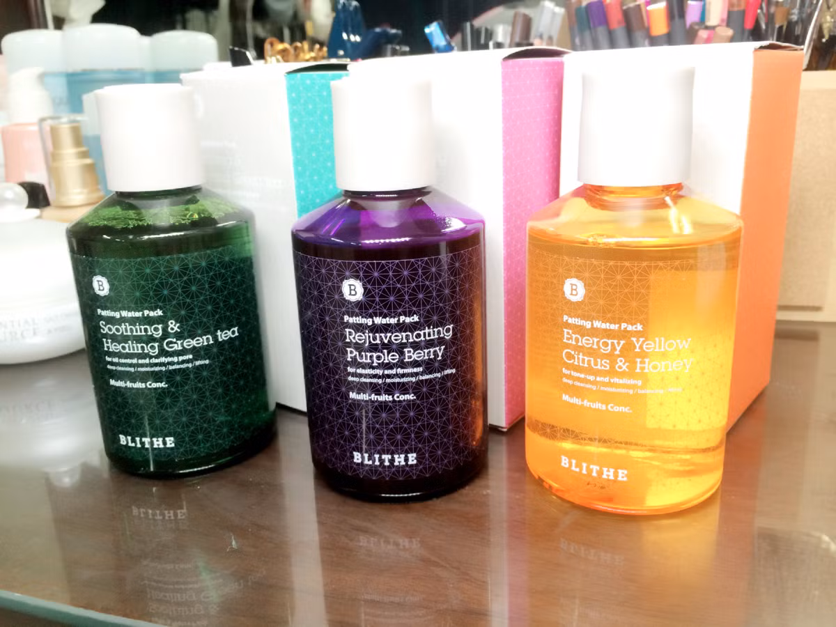 Để rút ngắn tối đa quãng thời gian dành cho làm đẹp, hãng mỹ phẩm Hàn Blithe đã sáng tạo ra loại " mặt nạ dạng lỏng" rất mới lạ, có thể giúp bạn hoàn thành một vài bước cơ bản chỉ trong 20 giây.