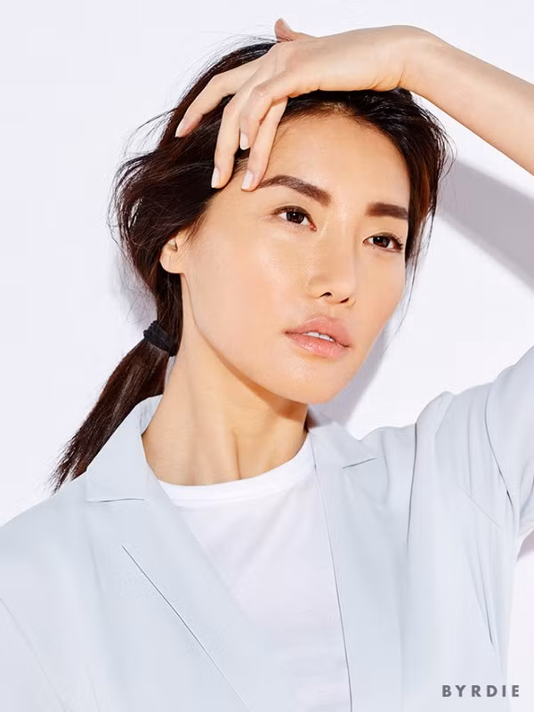 Để nguyên như vậy trong 15 giây sau đó không cần làm sạch lại da mặt, mà bạn có thể áp dụng luôn các bước chăm sóc da tiếp theo như toner, kem dưỡng da....