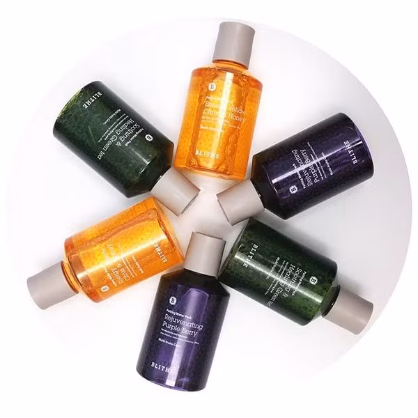 Nhà sản xuất cũng giới thiệu 3 loại mặt nạ nước phù hợp với từng loại da khác nhau. Chiết xuất nho đen cho mọi loại da, trà xanh cho da dầu mụn, cam và mật ong cho da sạm, tối màu.