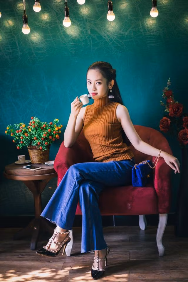 Hotgirl Thúy Vi \"Nhìn cũng khí chất lắm chứ\".