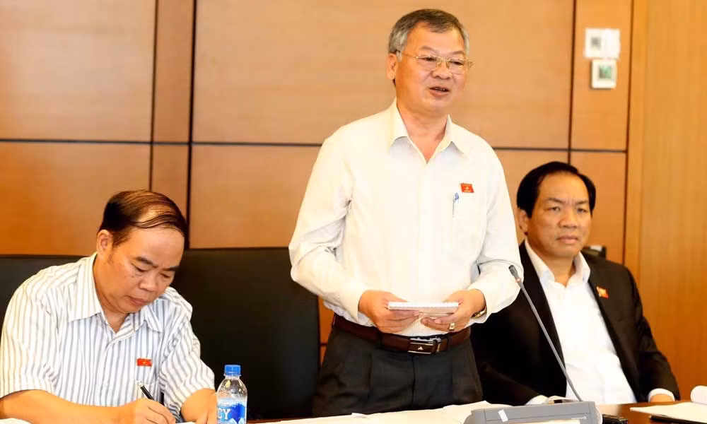 Ông Hồ Văn Năm (áo trắng) làm Trưởng đoàn đại biểu Quốc hội khóa XIV.