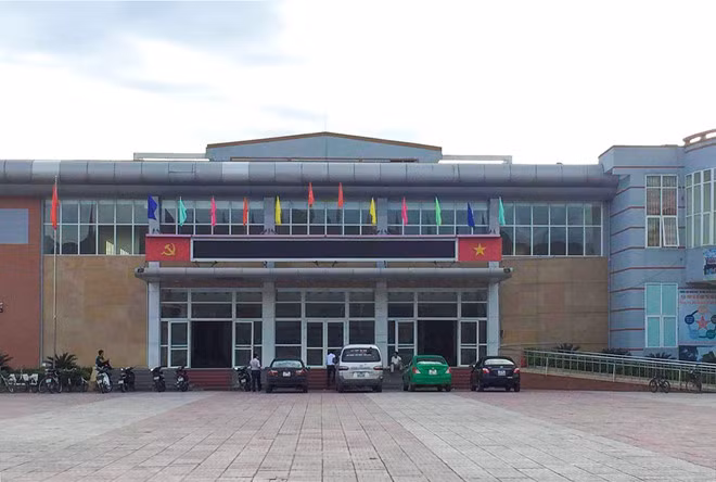 Trụ sở UBND thị xã Hồng Lĩnh (Hà Tĩnh). Ảnh: P. Hoài.