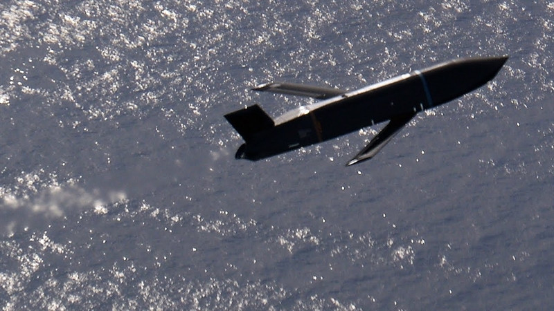 Việc Mỹ thông qua quyết định bán AMRAAM cho Ba Lan có thể khiến chiến đấu cơ Nga gặp nguy hiểm nếu xảy ra xung đột. Tuy nhiên, chừng đó chưa phải là tất cả những nguy hiểm Nga có thể phải đối đối mặt bời ngay trước khi quyết định bán AMRAAM được thông qua, Mỹ cũng đã đồng ý bán siêu tên lửa chống hạm JASSM-ER cho Ba Lan.