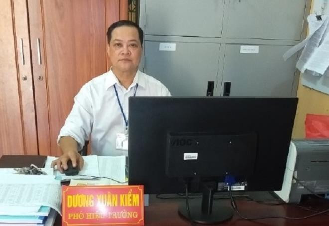 Hieu pho “mo tiec ma tuy” trong phong lam viec: Dao duc nha giao bi... quen?