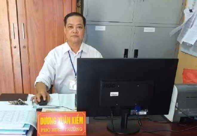 Hieu pho “mo tiec ma tuy” trong phong lam viec: Dao duc nha giao bi... quen?