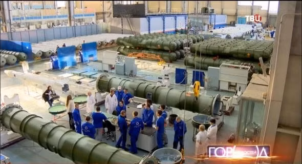 Tên lửa 40N6 có phạm vi chiến đấu đến 400km và có thể tiêu diệt các mục tiêu siêu âm. Ưu thế này cho phép các hệ thống phòng không S-400 trên lãnh thổ Nga bắn hạ các mục tiêu vừa cất cánh từ Đức, Áo hoặc Croatia chỉ trong vài giây. Đặc biệt hơn nữa, tên lửa có thể trang bị cho các tổ hợp tên lửa phòng không S-300V4 và hệ thống tên lửa phòng không tương lai S-500.